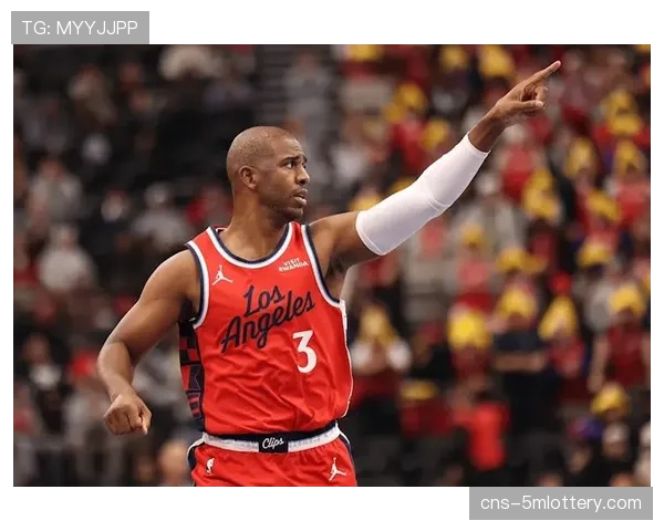 特写:克里斯·保罗在可能生涯最后一战中,与裁判的经典交流 特写:克里斯·保罗在可能生涯最后一战中,与裁判的经典交流